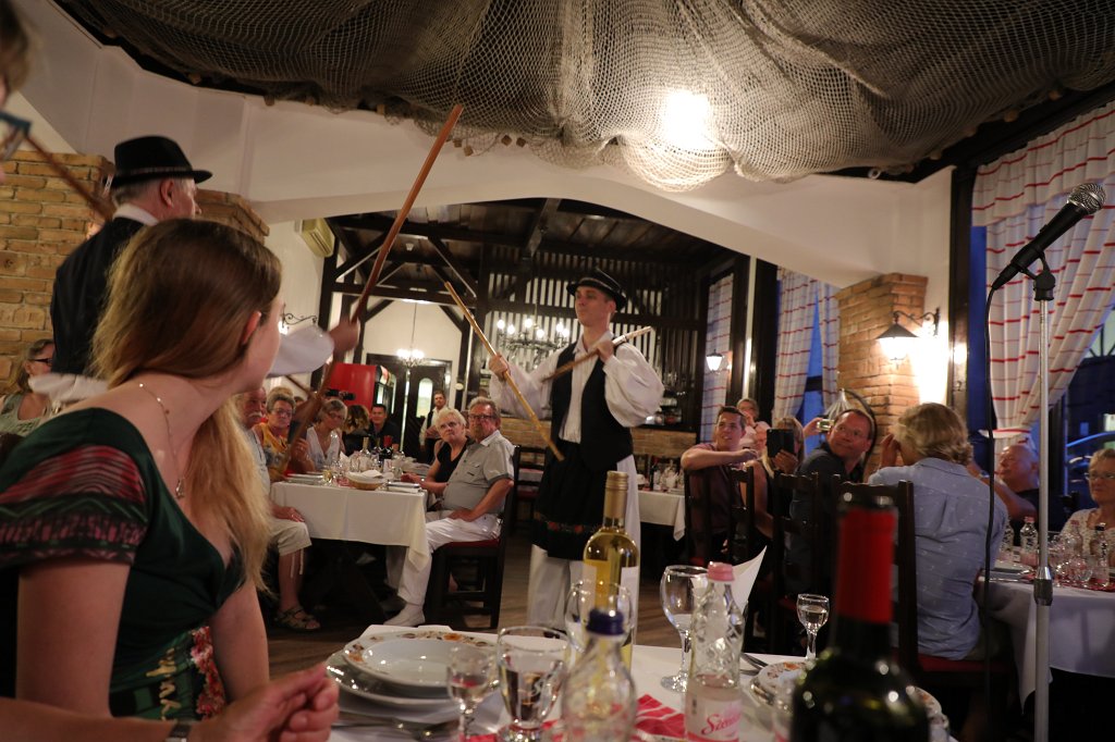 574B6964.JPG - Ungarischer Folkloreabend mit Ernest Oláh Jr. und seiner gipsy Band