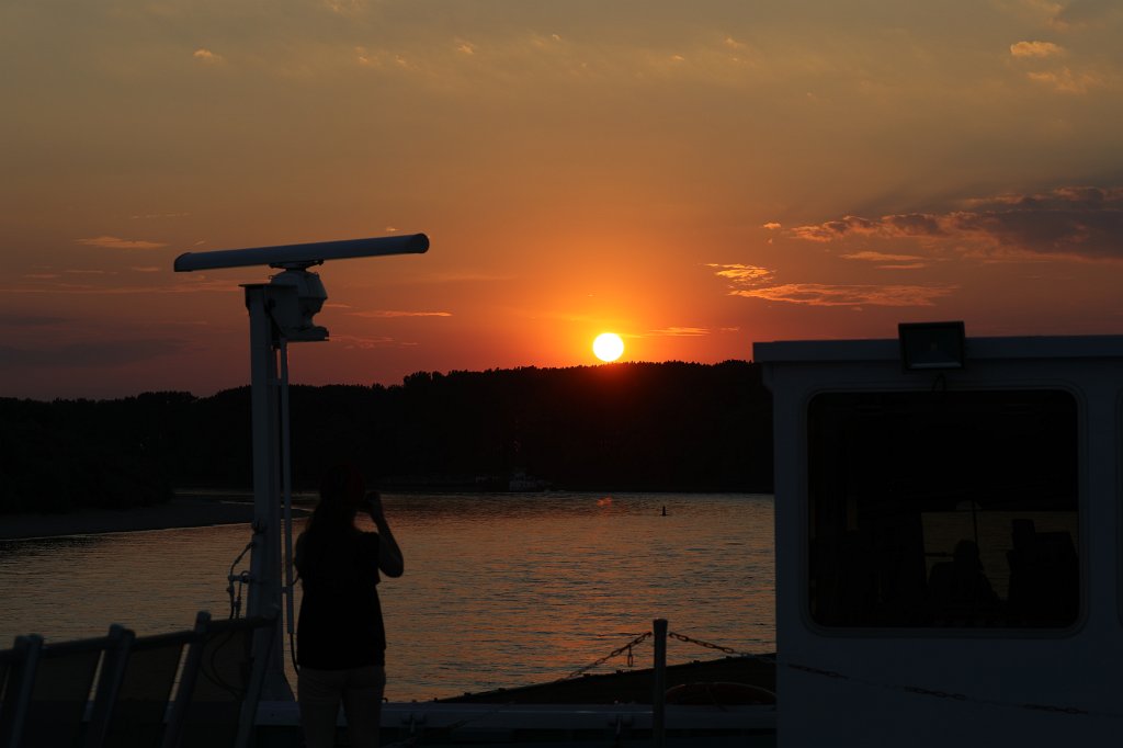 574B7197.JPG -  Danube  sunset ( Donau  Sonnenuntergang)