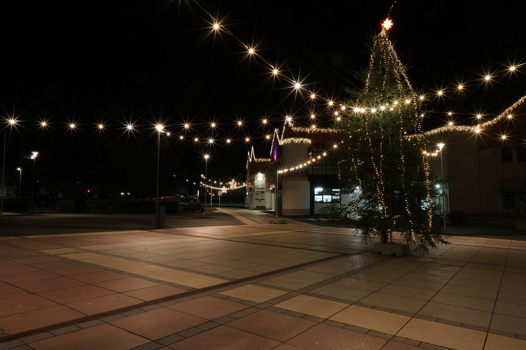 574B8154.JPG - Christmas is coming to town