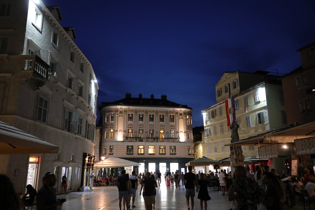 574B2473.jpg -  Split  at night