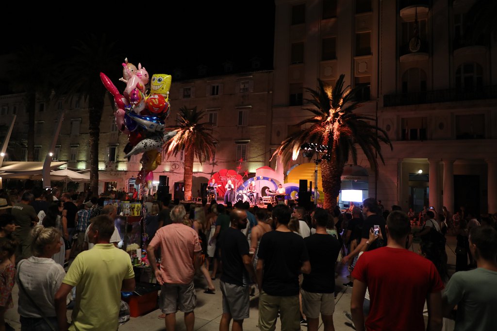 574B2496.jpg -  Split  at night