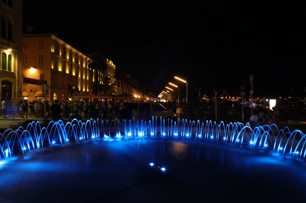 574B2505.jpg -  Split  at night