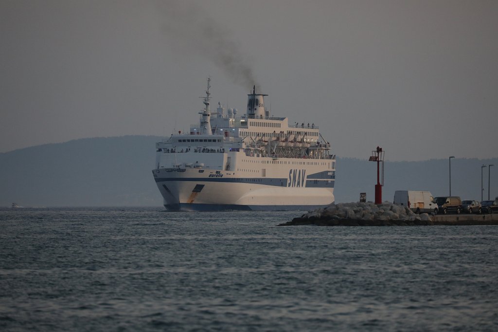 574B3016.jpg -  Split 