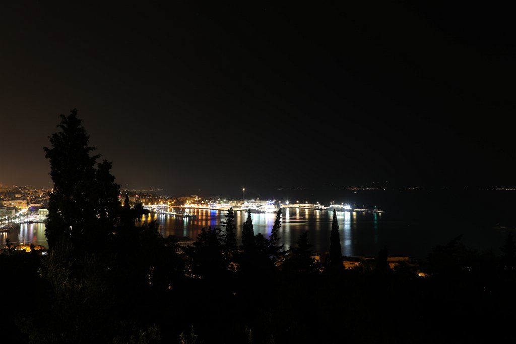 574B3036.jpg -  Split  at night