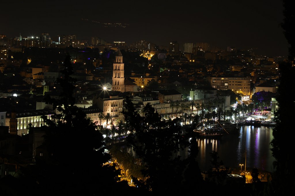 574B3055.jpg -  Split  at night