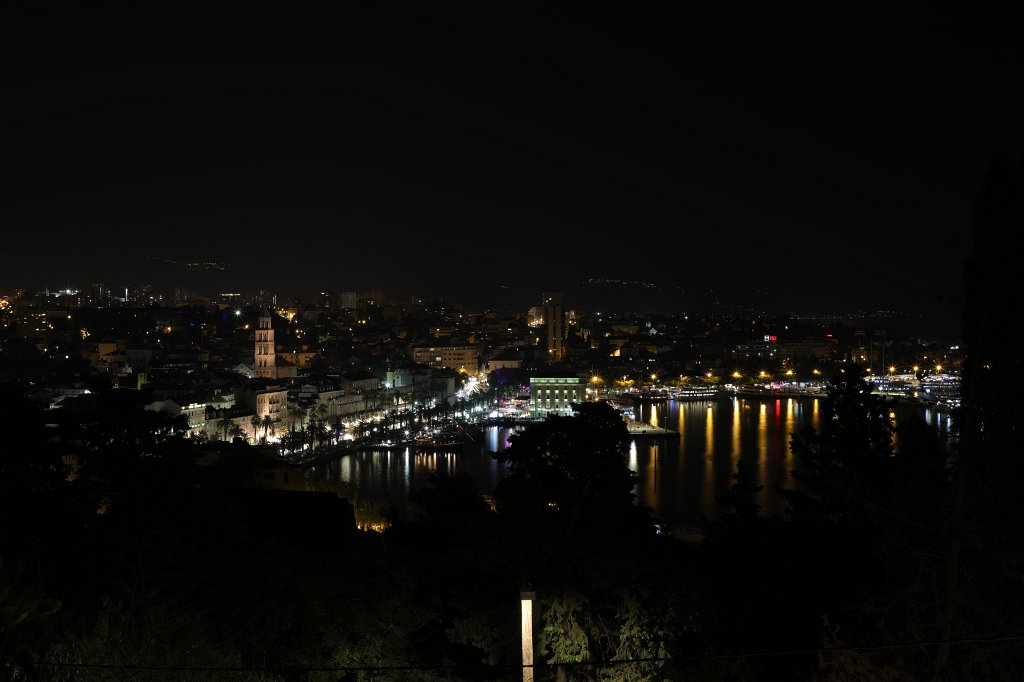 574B3064.jpg -  Split  at night