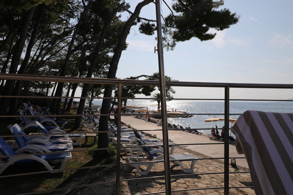 574B3093.jpg - Lav hotel beach