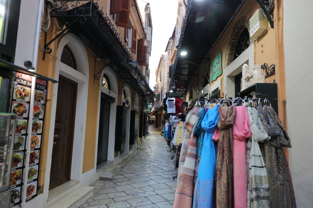 574B3907.JPG - Streets of  Corfu city 